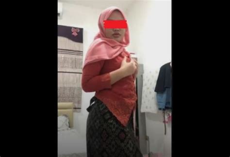 bokep viral jilbab|Bokep Jilbab Viral Porn Videos 